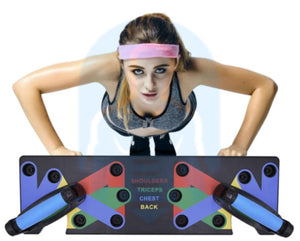 een vrouw die push-ups doet met een push up bord